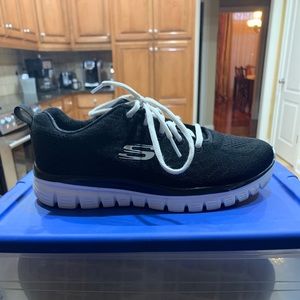 Skechers memory foam tennis shoes